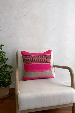 Cojín peruano a rayas granate y rosa