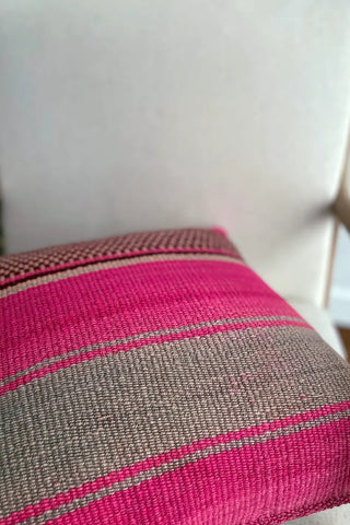 Cojín peruano a rayas granate y rosa