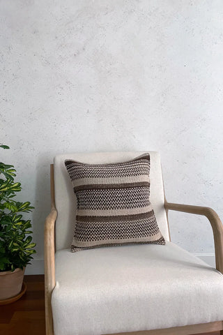 Cojín peruano étnico marrón y beige