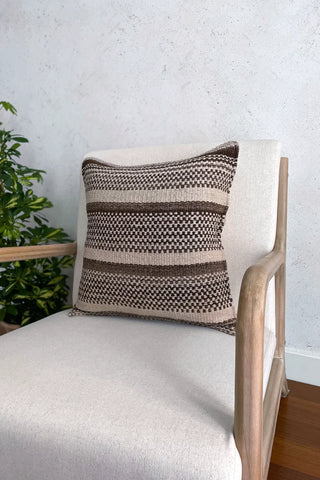 Cojín peruano étnico marrón y beige