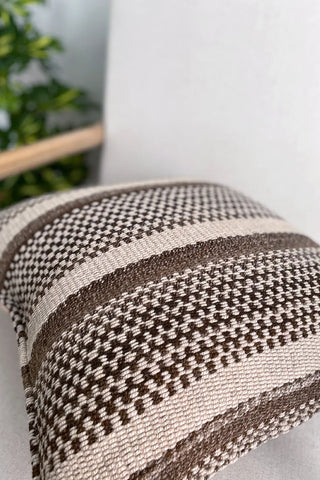 Cojín peruano étnico marrón y beige