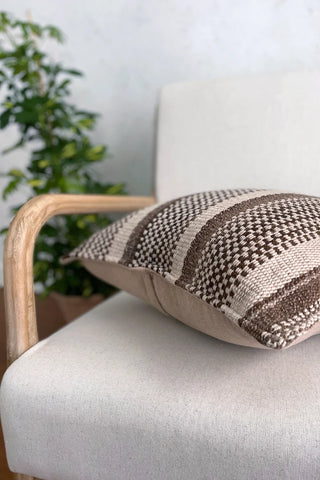 Cojín peruano étnico marrón y beige