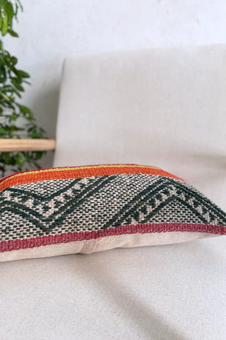 Cojín étnico verde y rosa