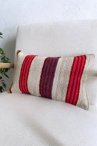 Cojín étnico a rayas beige y rojo