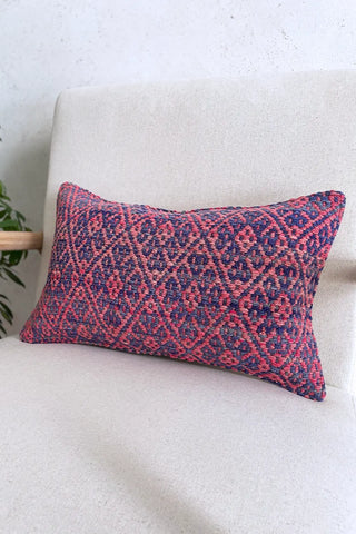 Cojín étnico rosa y morado