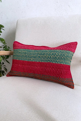 Cojín étnico verde y rojo