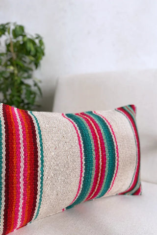 Cojín étnico a rayas beige y rojo