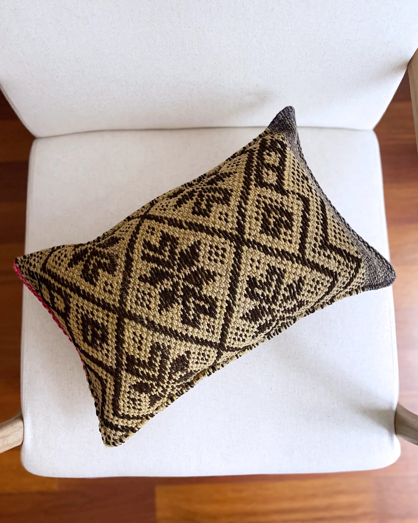 Cojín Artesanal Étnico Amarillo y Negro 30x50