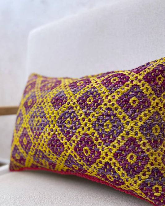 Cojín Étnico Artesanal Lila y Amarillo 30x50
