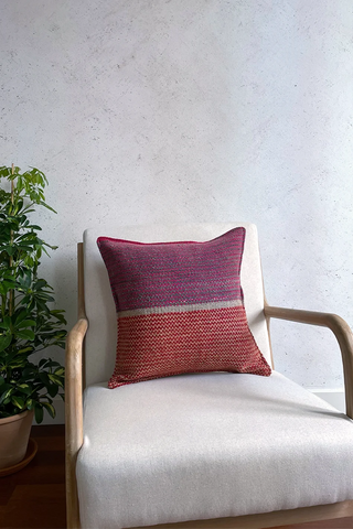 Cojín peruano étnico rosa y rojo