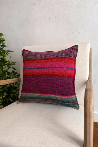 Cojín peruano a rayas rosa y verde