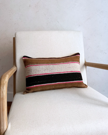 Cojín Artesanal Étnico Marrón y Rosa 30x50