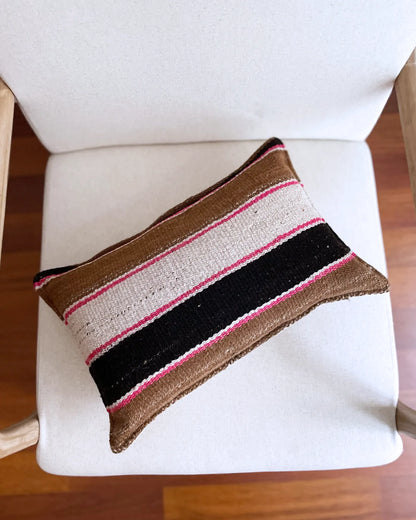 Cojín Artesanal Étnico Marrón y Rosa 30x50