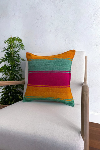 Cojín peruano a rayas naranja y verde