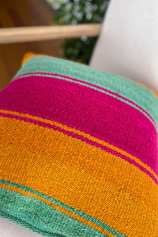 Cojín peruano a rayas naranja y verde