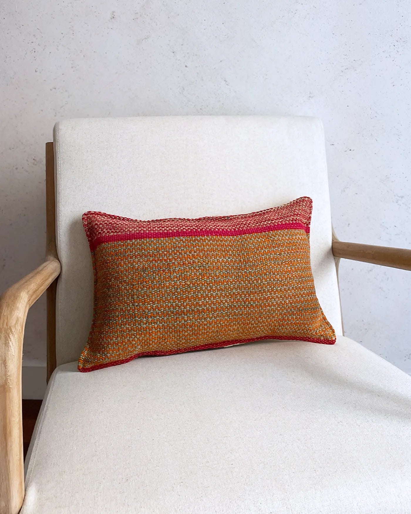 Cojín Artesanal Étnico Naranja y Rosa 30x50