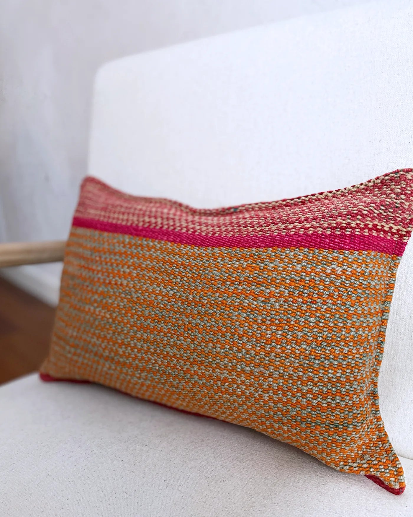 Cojín Artesanal Étnico Naranja y Rosa 30x50