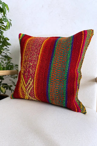 Cojín peruano rojo y amarillo