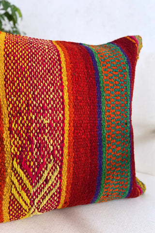 Cojín peruano rojo y amarillo