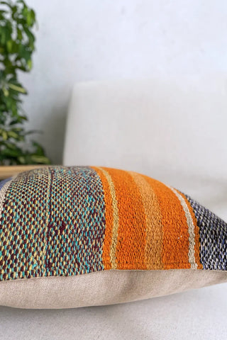 Cojín peruano naranja y azul