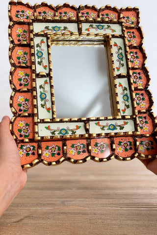 Espejo peruano pintado a mano, 30 cm - Salmón