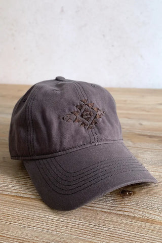 Gorra original con bordado étnico Gris y Marrón