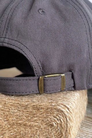 Gorra original con bordado étnico Gris y Marrón