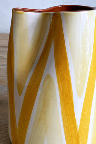 Jarra de cerámica Triángulo Doble, 1 L - Ocre