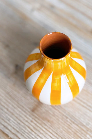 Jarroncito artesanal Rayas, 13 cm - Mandarina