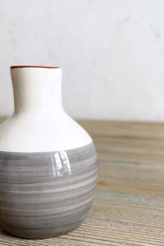 Jarroncito artesanal Contraste, 13 cm - Gris