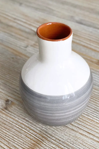 Jarroncito artesanal Contraste, 13 cm - Gris