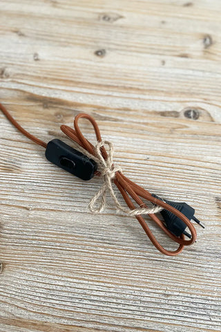 Lámpara étnica de madera con tejido peruano