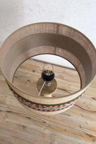 Lámpara étnica de madera con tejido peruano