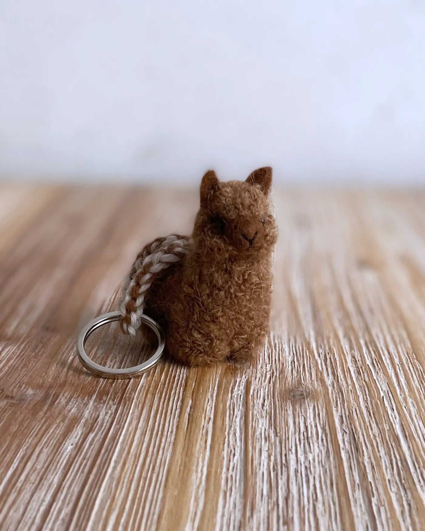 Llavero Artesanal Alpaquita Marrón