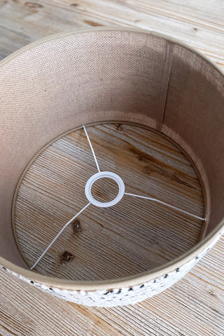 Pantalla para lámpara con tejido bogolán, 30 cm