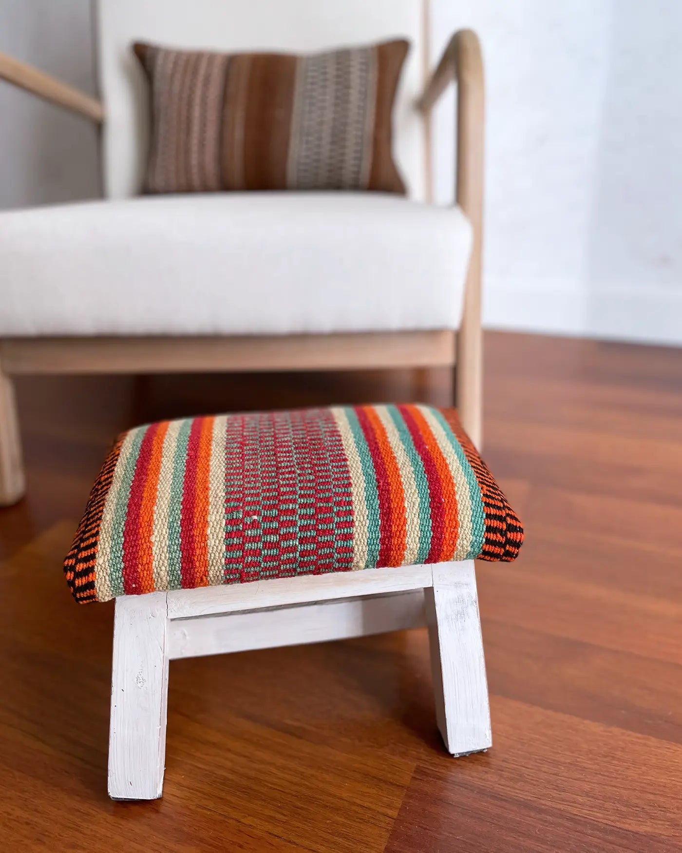 Taburete Pequeño con Tejido Peruano Naranja