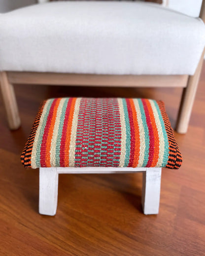 Taburete Pequeño con Tejido Peruano Naranja