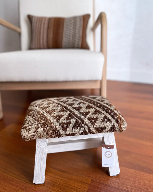 Taburete Pequeño con Tejido Peruano Marrón