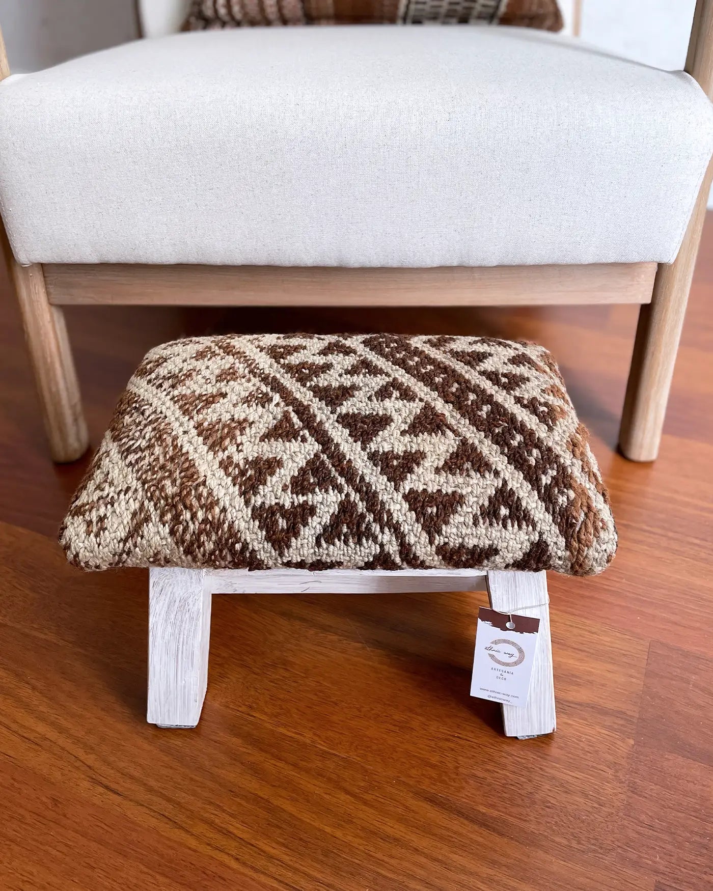 Taburete Pequeño con Tejido Peruano Marrón