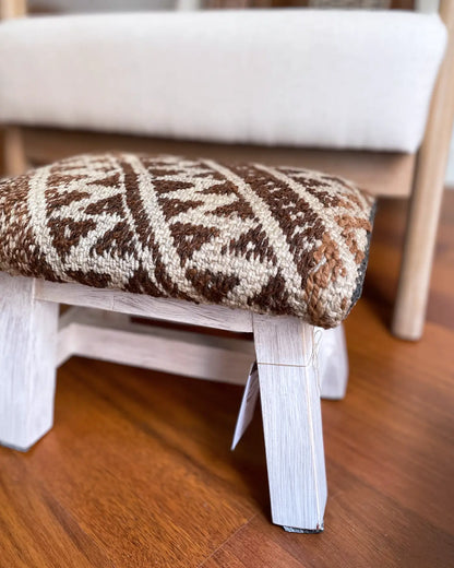 Taburete Pequeño con Tejido Peruano Marrón
