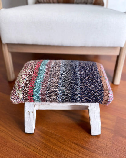 Taburete Pequeño con Tejido Peruano Azul