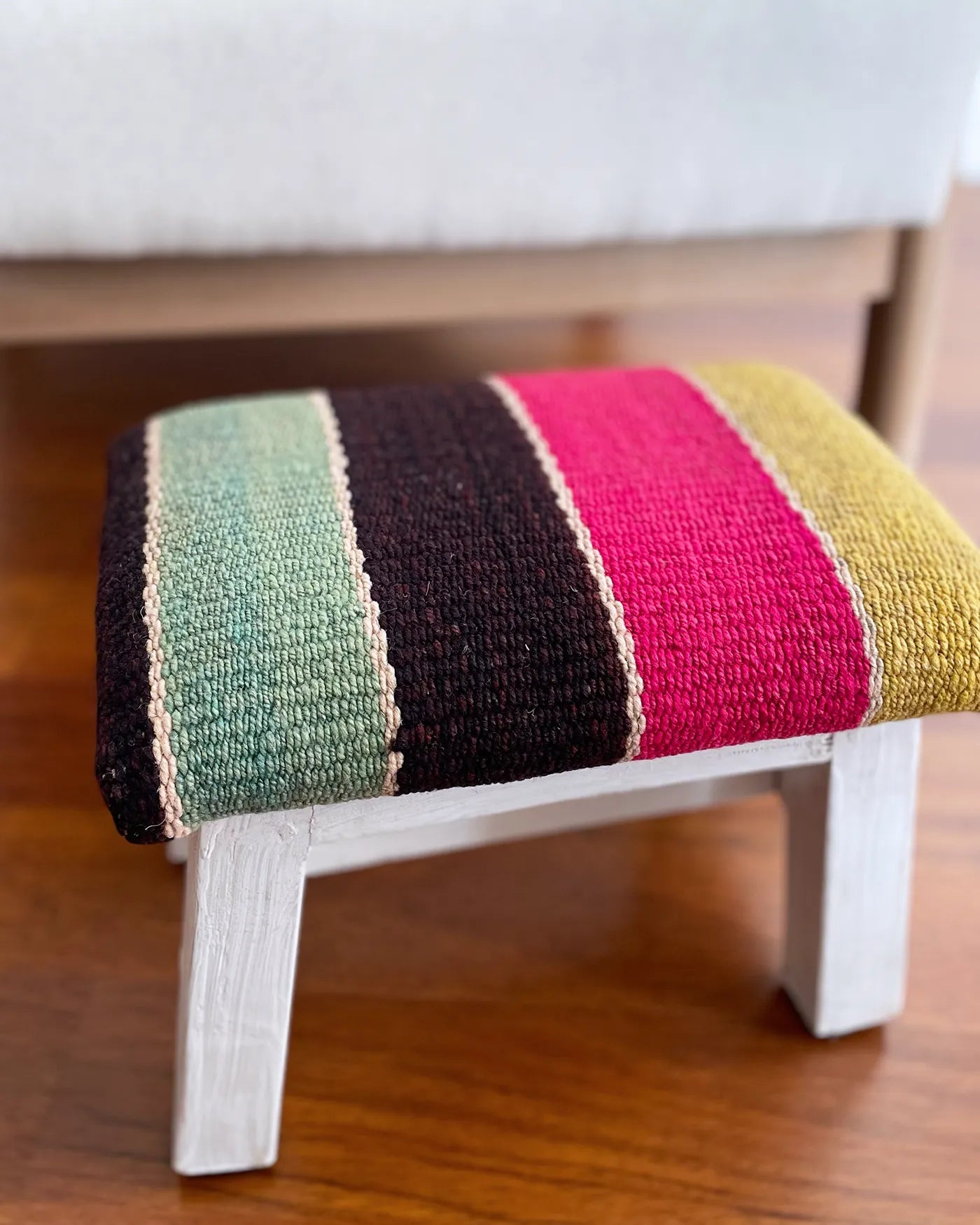 Taburete Pequeño con Tejido Peruano Multicolor