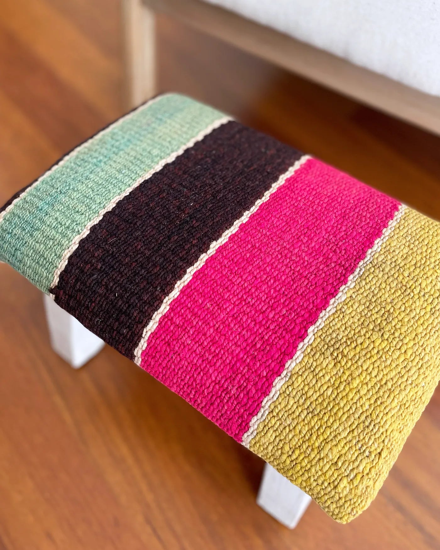 Taburete Pequeño con Tejido Peruano Multicolor