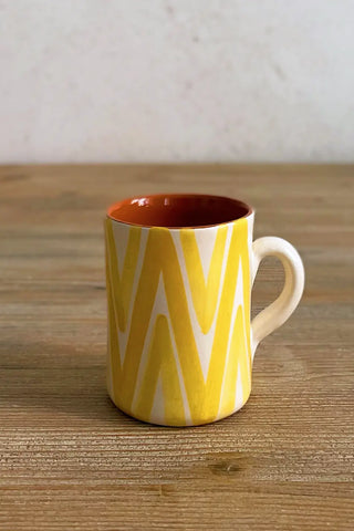 Taza artesanal mediana Triángulo Doble, colores diferentes