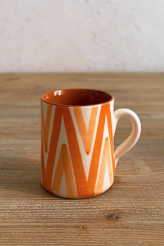 Taza artesanal mediana Triángulo Doble, colores diferentes
