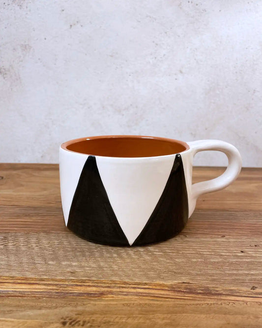 Taza Artesanal Grande Triángulos Negro