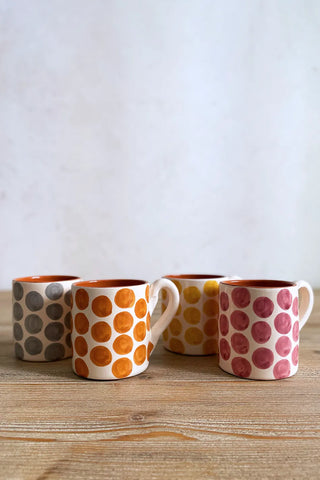 Taza artesanal mediana Lunares, colores diferentes