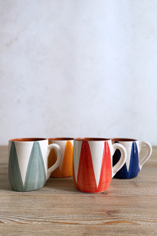 Taza artesanal grande Triángulos, colores diferentes