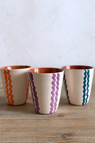 Vaso de cerámica mediano Ondas, colores diferentes